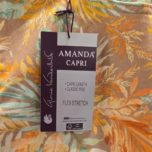 Gloria Vanderbilt Tropical Print Capri Pants - Picture 3 of 8